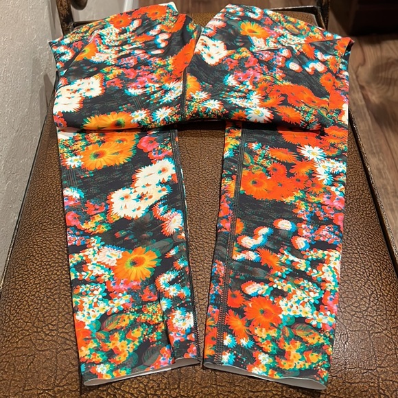 Offline by Aerie Daisy Life Multicolored 70’s 7/8 Leggings Hi-Rise Short Inseam! - Picture 6 of 9